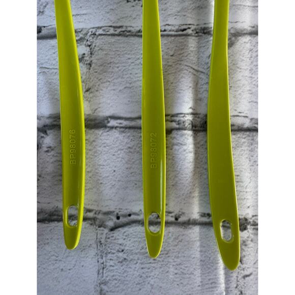 Vintage Melamine Three Spoon Set Slotted Mixing Serving Light Lime Green Avocado - Picture 5 of 11